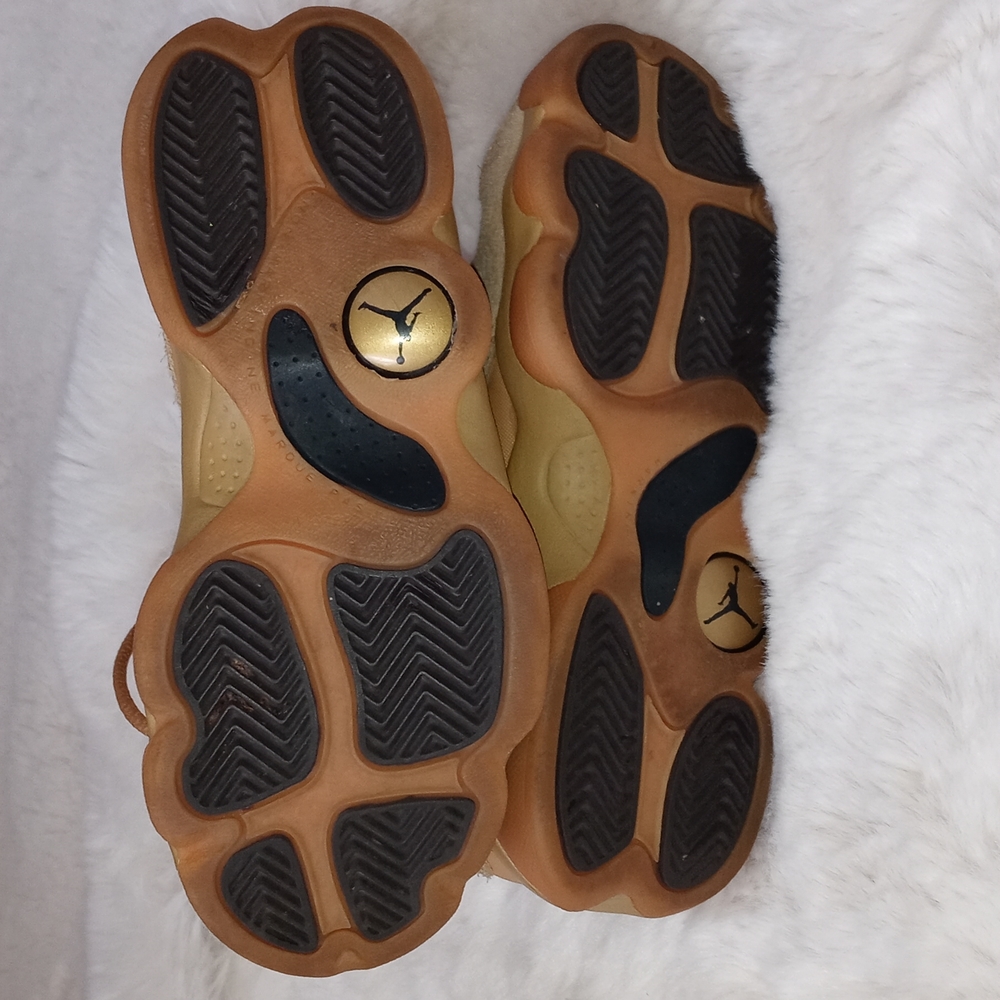 Size 13.5 little kids jordans - Picture 10 of 10